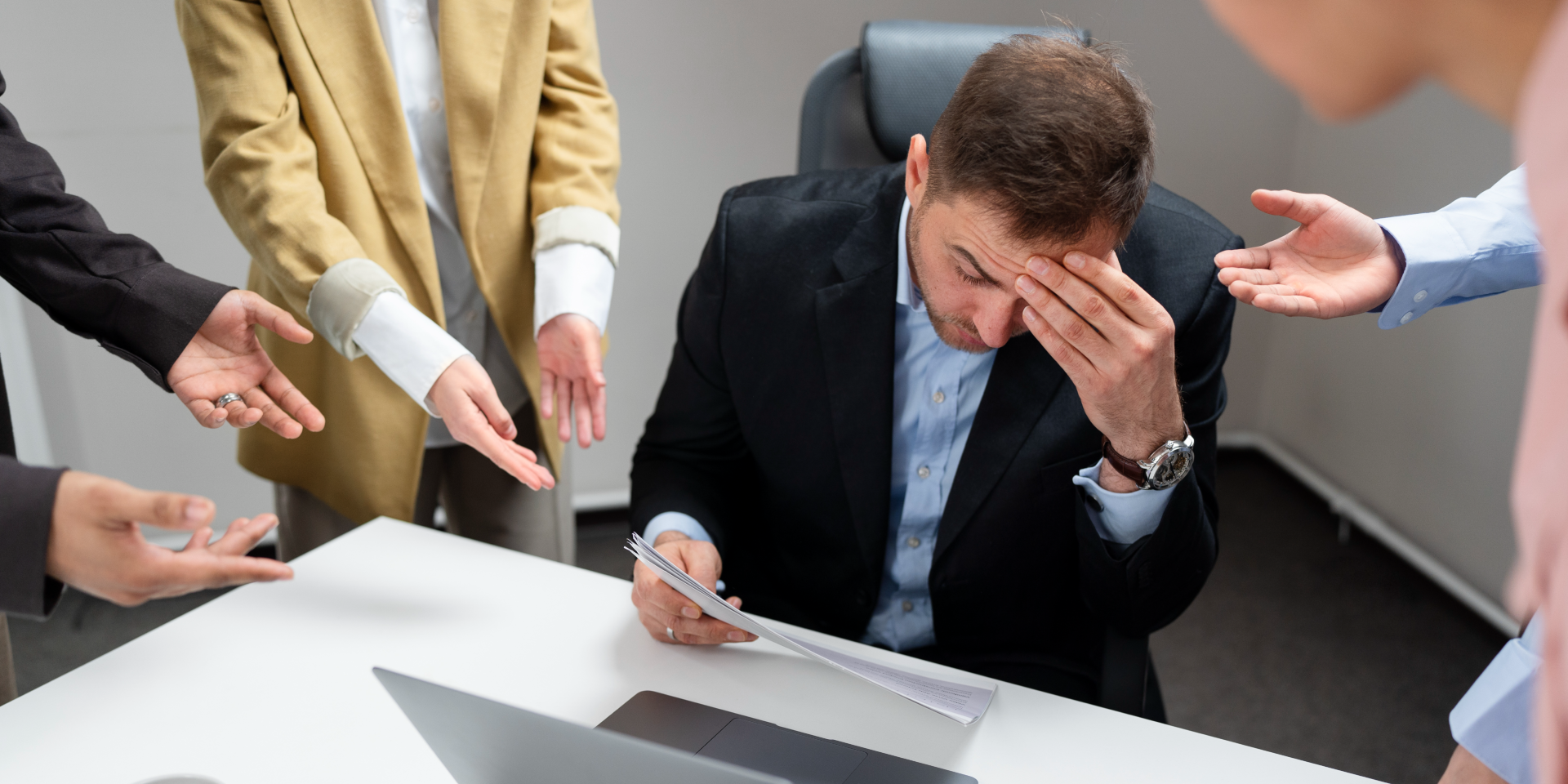 Manager in a focused one-on-one meeting with an employee